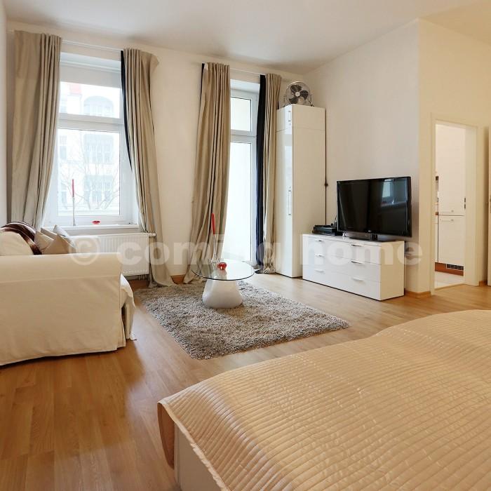 Modern Berlin Living: Modernes Apartment mit Balkon in ze... » coming home