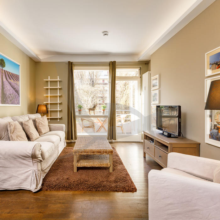 Nice living: Quiet apartment with balcony in an awesome l... » coming home - Nice And Quiet Apartment