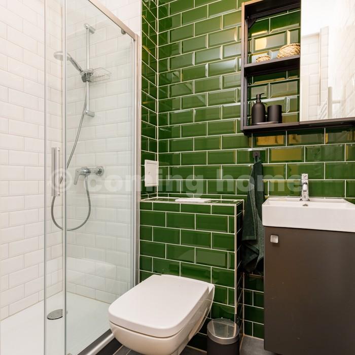 Nice Contemporary Home - Photo 4