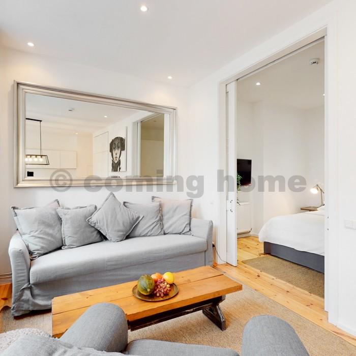 Live in Style - Photo 1