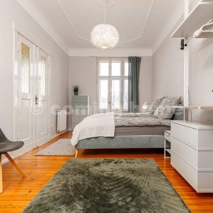 Fantastischer Stuckaltbau mit Balkon - Foto 4