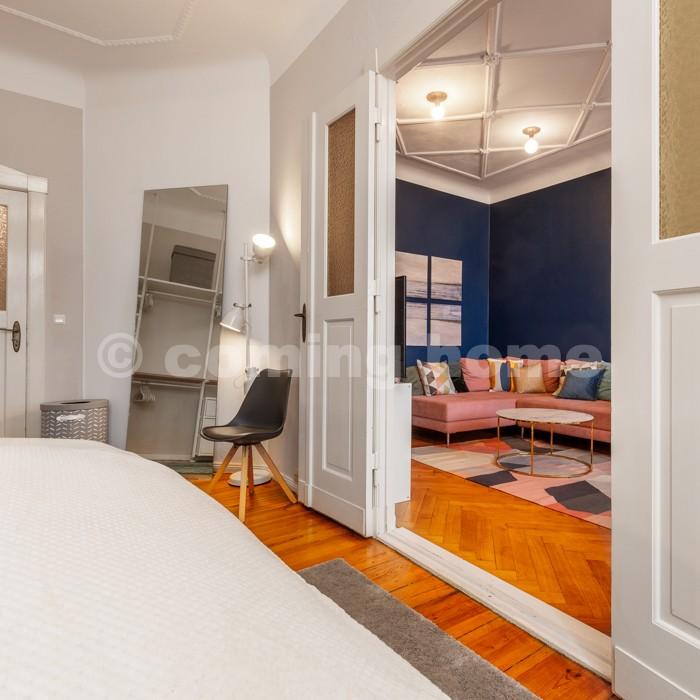 Fantastischer Stuckaltbau mit Balkon - Foto 2